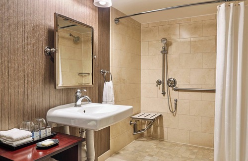 Houston Hotel | Comfortable Stay at Sheraton North Houston with Spa and Dining