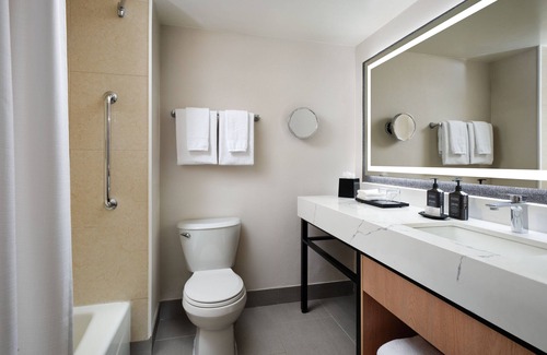 Ontario Hotel | Discover the Sheraton Ontario Airport Hotel with Spa & Pool