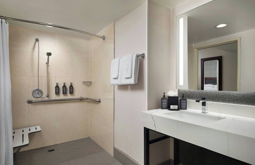 Ontario Hotel | Discover the Sheraton Ontario Airport Hotel with Spa & Pool