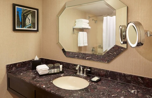 Byward Market - Parliament Hill Hotel | Discover Sheraton Ottawa Hotel: 4-Star Comfort Awaits