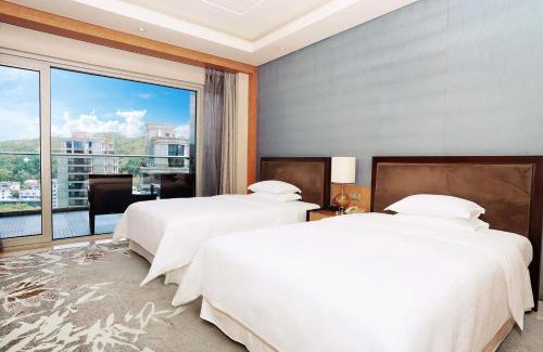 Chun'an Hotel | Relax at Sheraton Qiandao Lake Resort with Spa & Pool Access