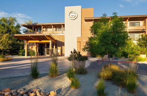 Redding Hotel | Discover the Sheraton Redding Hotel by Sundial Bridge
