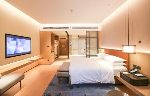 Donggang District Hotel | Elegant Sheraton Rizhao Hotel with Ocean Views & Spa