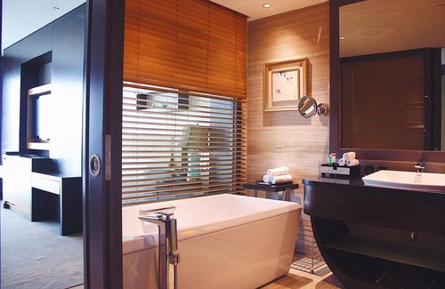Pudong Hotel | Discover Sheraton Shanghai Waigaoqiao Hotel: 4-Star Escape