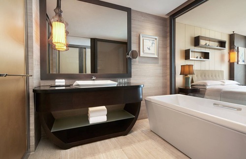 Pudong Hotel | Discover Sheraton Shanghai Waigaoqiao Hotel: 4-Star Escape