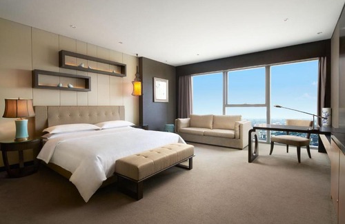 Pudong Hotel | Experience Sheraton Shanghai Waigaoqiao Hotel's Spa & Pool