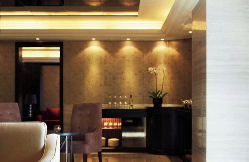 Futian CBD Hotel | Elegant Sheraton Shenzhen Futian Hotel with Pool & Dining
