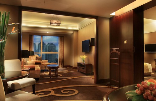 Futian CBD Hotel | Elegant Sheraton Shenzhen Futian Hotel with Pool & Dining