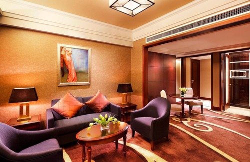 Futian CBD Hotel | Elegant Sheraton Shenzhen Futian Hotel with Pool & Dining