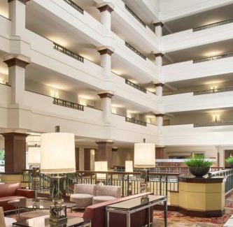 Cuyahoga Falls Hotel | Pet-Friendly Retreat at Sheraton Suites Akron Cuyahoga Falls