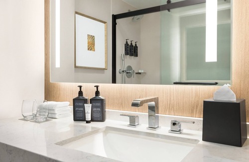 O'Hare Hotel | Discover Sheraton Suites Chicago O'Hare: Family-Friendly Getaway