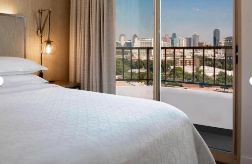 Dallas Design District Hotel | Relax at Sheraton Suites Market Center Dallas: Pet-Friendly Retreat
