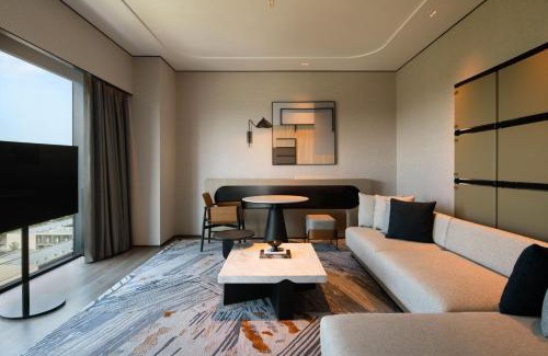 Taizhou Hotel | Experience Sheraton Taizhou: 5-Star Comfort & Poolside Relaxation