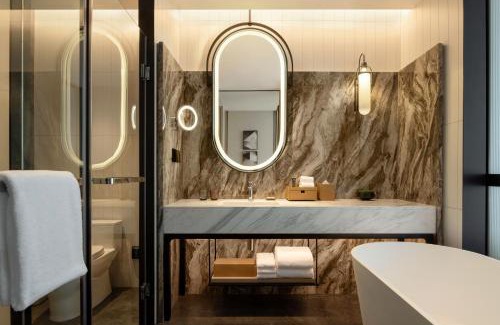 Taizhou Hotel | Experience Sheraton Taizhou: 5-Star Comfort & Poolside Relaxation