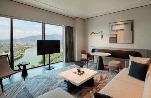 Taizhou Hotel | Experience Sheraton Taizhou: 5-Star Comfort & Poolside Relaxation