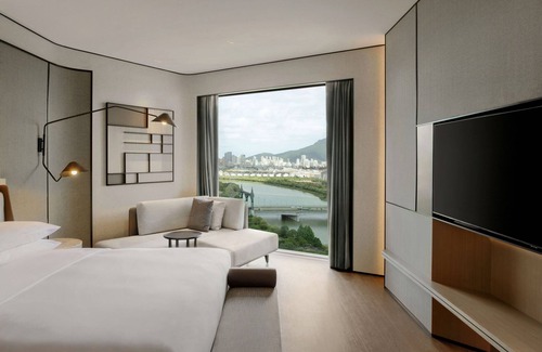 Jiaojiang Hotel | Premier Accommodation at Sheraton Taizhou - 10/10 Rated