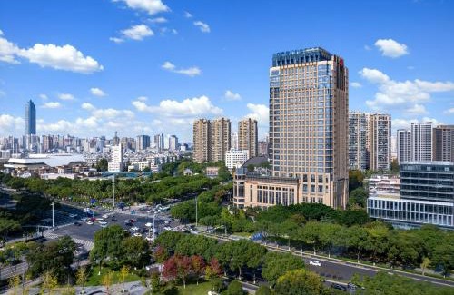 Lucheng District Hotel | Experience the Sheraton Wenzhou Hotel with a Refreshing Pool