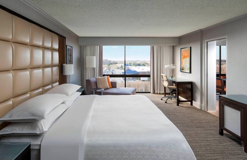 West Des Moines Hotel | Discover Sheraton West Des Moines: Family-Friendly Retreat