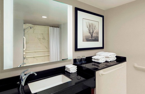 West Des Moines Hotel | Discover Sheraton West Des Moines: Family-Friendly Retreat