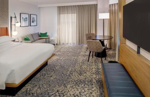 Maryland Heights Hotel | Explore Comfort at Sheraton Westport Plaza with Ocean Views