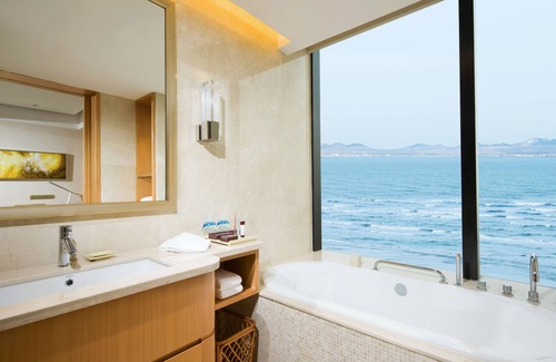 Fushan Resort | Relax at Sheraton Yantai Golden Beach Resort - 4-Star Escape