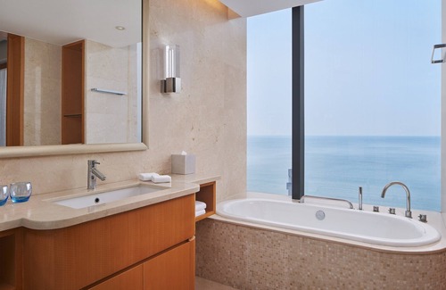 Fushan Resort | Relax at Sheraton Yantai Golden Beach Resort - 4-Star Escape
