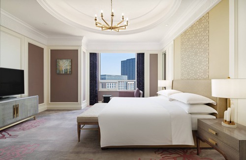 Jinfeng Qu Hotel | Experience Sheraton Yinchuan: 4-Star Hotel with Pool & Spa