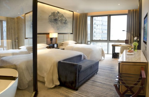 Xiangzhou District Hotel | Elegant Sheraton Zhuhai Hotel: Rated 8.8 with Pool & Spa
