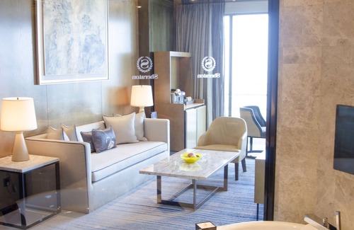 Xiangzhou District Hotel | Elegant Sheraton Zhuhai Hotel: Rated 8.8 with Pool & Spa