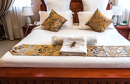 Kitwe Hotel | Elegant Sherbourne Hotel with Pool & Family Amenities