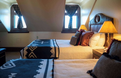 Sheridan Hotel | Discover Sheridan Inn: Spa Retreat with Breakfast Included