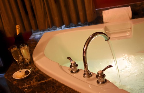 Cudahy Hotel | Delightful Sheridan's Bed & Breakfast with Ocean Views