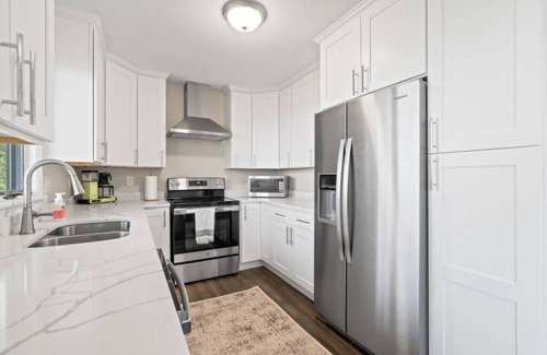 Lexington House | Exclusive Hot Tub Retreat with Beach Views, 10/10 Rated