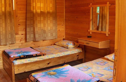 Olympos House | Discover Sheriff: Family-Friendly Retreat with Dining Options