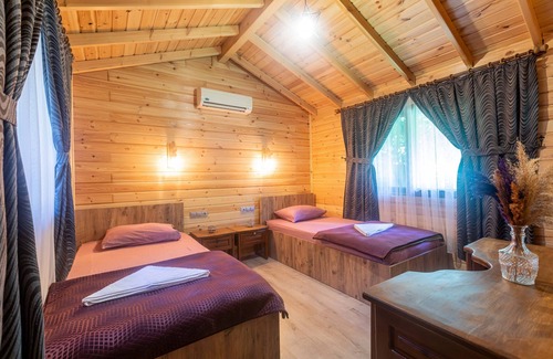Olympos House | Discover Sheriff: Family-Friendly Retreat with Dining Options