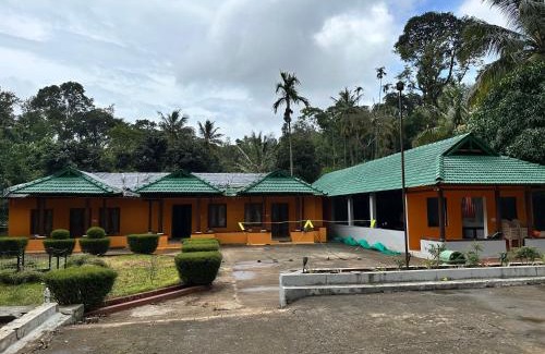 Kaimane House | Discover Comfort at Sherlock Jungle Retreat with Pool & Dining