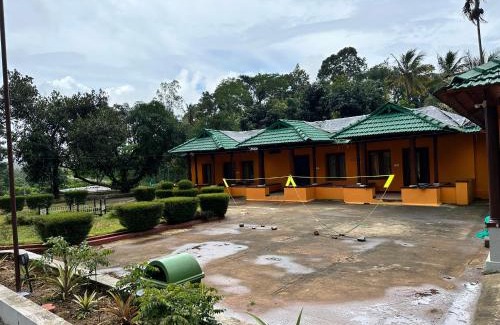 Kaimane House | Discover Comfort at Sherlock Jungle Retreat with Pool & Dining