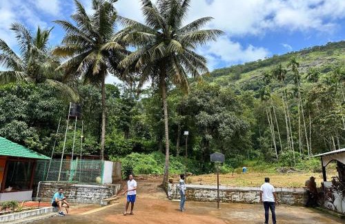 Kaimane House | Discover Comfort at Sherlock Jungle Retreat with Pool & Dining