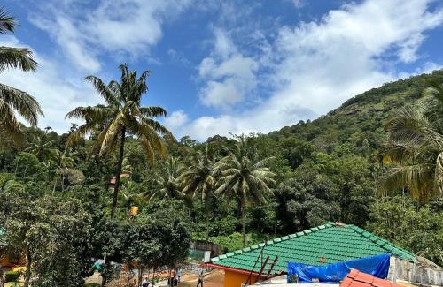 Kaimane House | Discover Comfort at Sherlock Jungle Retreat with Pool & Dining