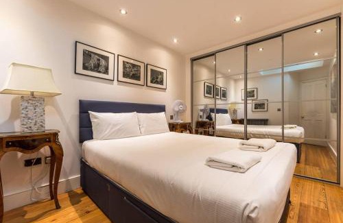 Bloomsbury House | Discover Sherlocks: Pet-Friendly Escape with Breakfast Included