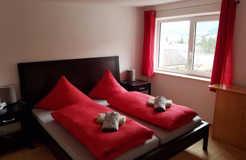 Hoefen Apartment | Cozy Sherpa Haus: Family-Friendly Retreat in Reutte