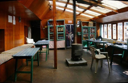 Lobuche Hotel | Charming Sherpa Lodge: Family-Friendly with Breakfast Included