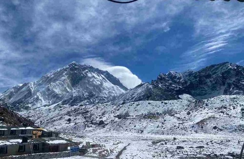 Lobuche Hotel | Charming Sherpa Lodge: Family-Friendly with Breakfast Included