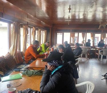 Lobuche Hotel | Charming Sherpa Lodge: Family-Friendly with Breakfast Included