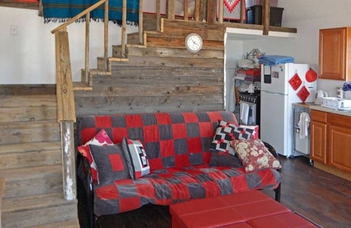 Study Butte-Terlingua Cabin | Serene Sherri’s Terlingua Cabin: Creekside Access & Breakfast