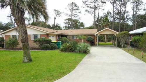 Jekyll Island House | Experience SHERRY'S COVE: Family-Friendly with Pool Access