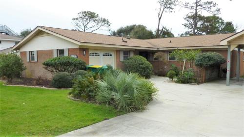 Jekyll Island House | Experience SHERRY'S COVE: Family-Friendly with Pool Access