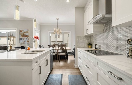 Symons Valley House | Family-Friendly Sherview Retreat with Office & Kitchen Access