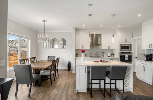 Symons Valley House | Family-Friendly Sherview Retreat with Office & Kitchen Access