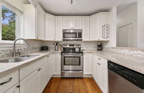 Martinez Park House | Charming Sherwood Cottage Near Old Town & Poudre River